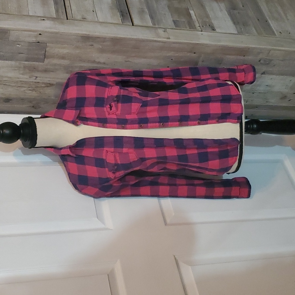 Abercrombie & Fitch Women size Medium slim fit Flannel botton up shirt